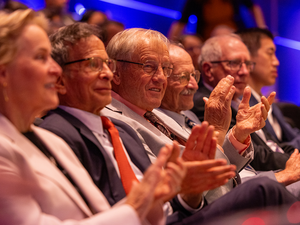 (L-R) Frances Arnold, Richard N. Merkin, Marvin Caruthers, Harold Varmus, Tom Cech, David Liu